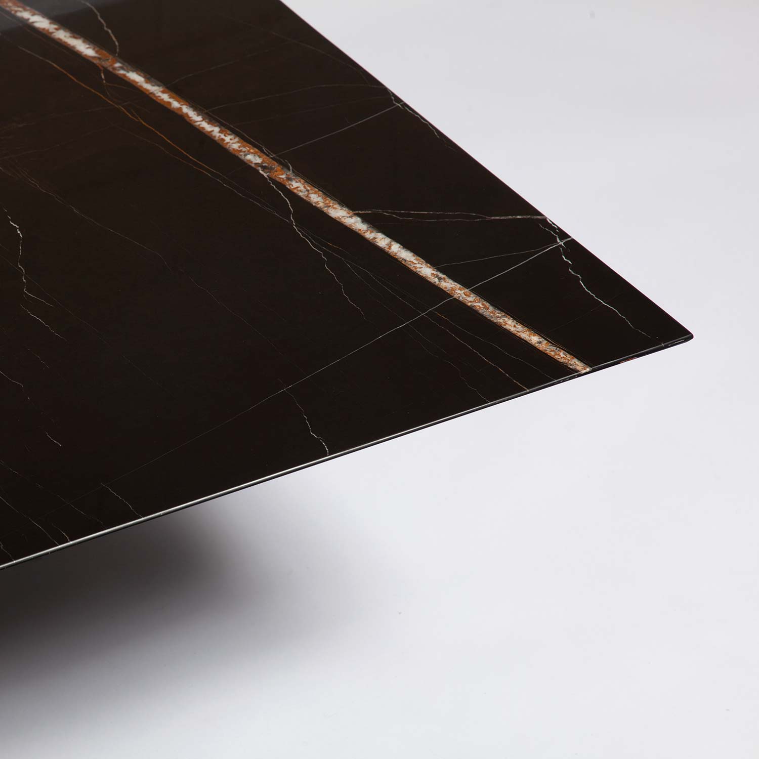 LYTHOS low table